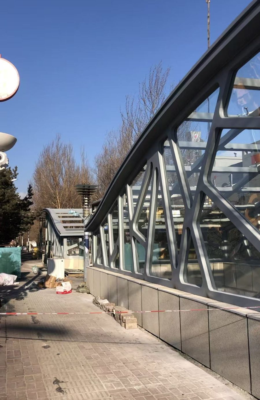 鸡西市大学地下走廊玻璃通道实景照片3