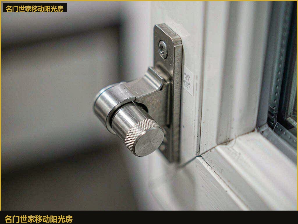 不锈钢滑撑铰链特写